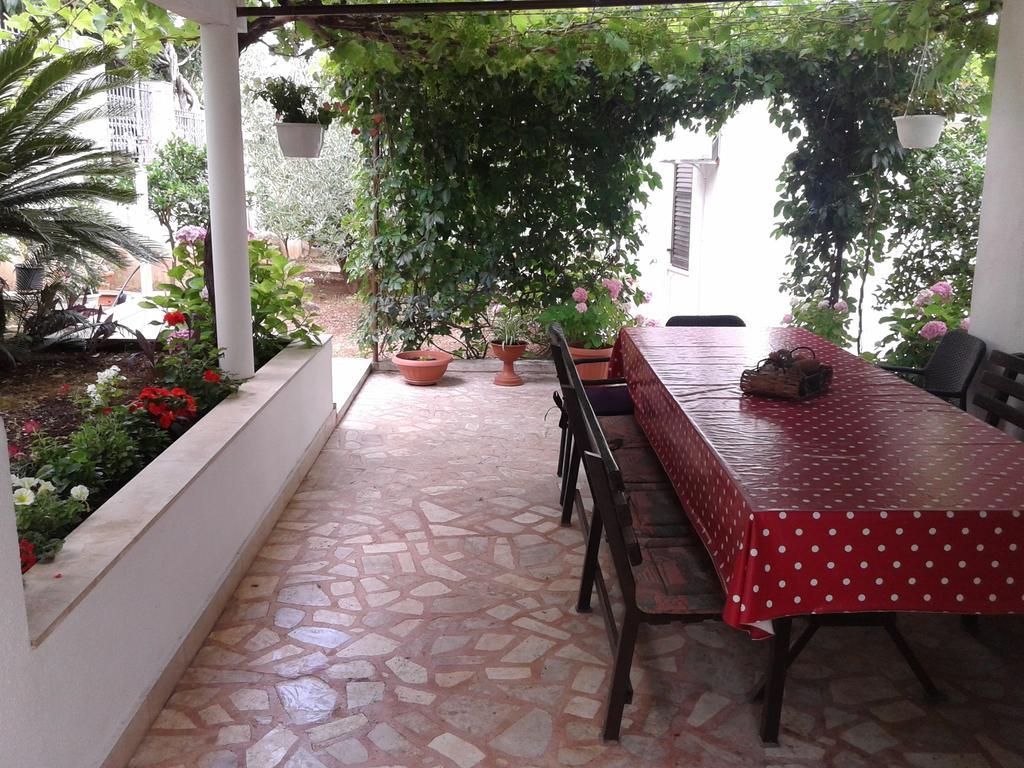 Apartments Villa Zvonimir Slatine Habitación foto