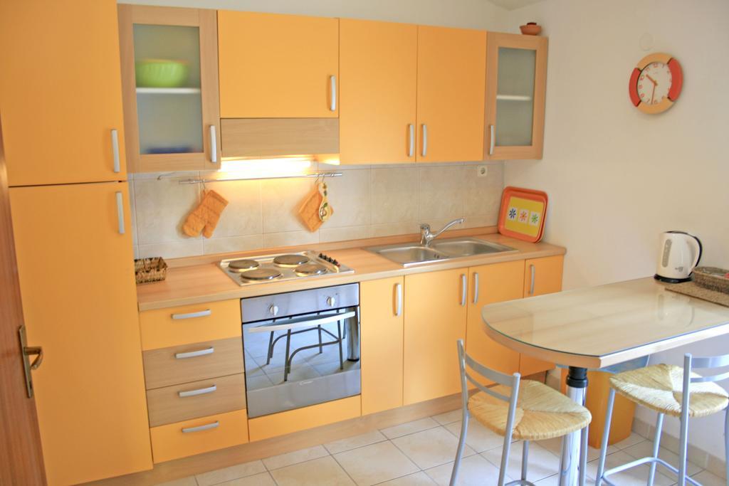 Apartments Villa Zvonimir Slatine Habitación foto